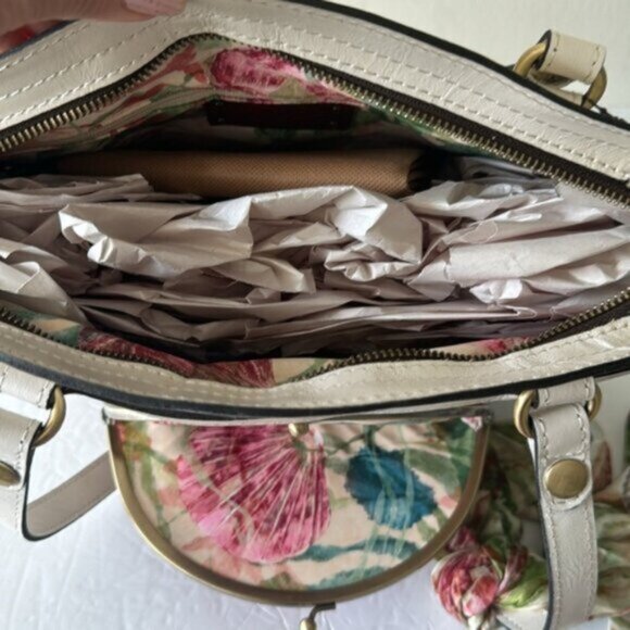 Patricia Nash Poppy Tote Leather w Seashells by the Seashore Scarf Latte White - Picture 9 of 12